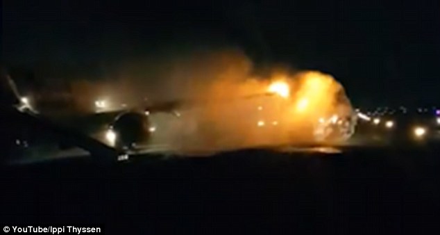 Tabrakan Pesawat dan Percikan Api, Penumpang Batik Air Histeris